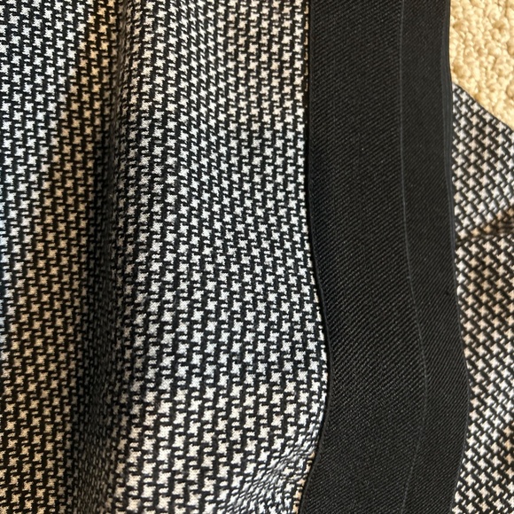 BCBG MazAzria Black and White knit pencil skirt - Picture 3 of 7